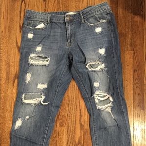 Size 29.  Distressed, boyfriend capris.